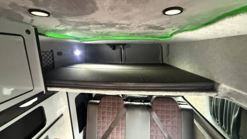 Maisie – ⭐️Luxury off grid Ford campervan⭐️