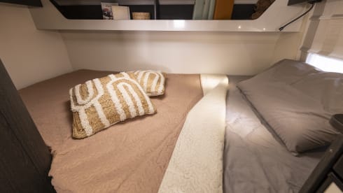 AF25 YZW – 6 Berth Bunk Bed Family Layout | Zefiro 675 
