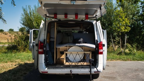 Unhiked – Camper Mercedes-Vito con cambio automatico