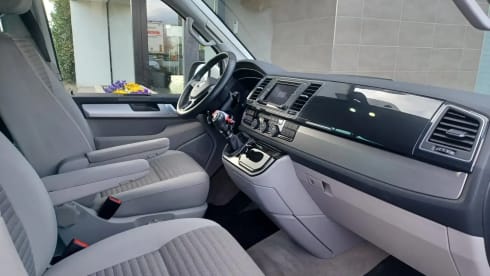 CalOcT6 – 4p Volkswagen campervan from 2018