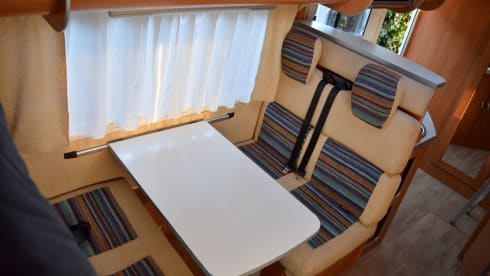 Beautiful complete and very neat 6-person camper (Fiat Ducato Joint S)