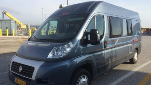 “Bakkie” – Compact bus camper Adria Twin for rent