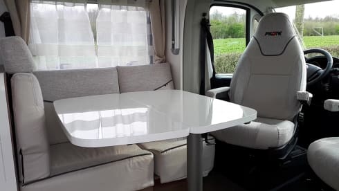 4p Pilote P 746 sensation Semi-Integral from 2020