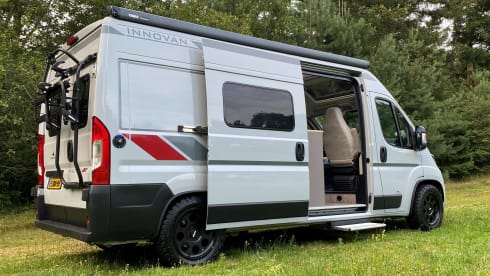 LMC Innovan 600 – Sturdy camper van with panoramic roof from 2022