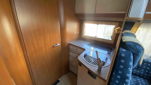 MAO TRAVEL – CAMPING-CAR CHALLENGER 4 PLÄTZE 4 BETTEN KINOBILDSCHIRM