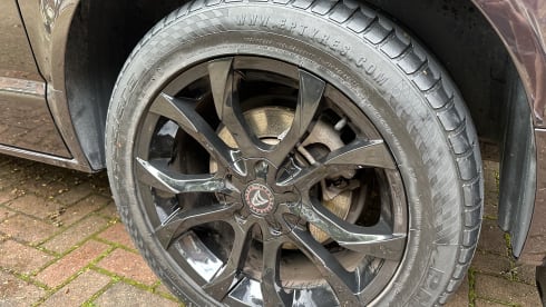 Biscy – 4 berth VW Campervan (Gas stove, 2 double beds, & gated car storage)