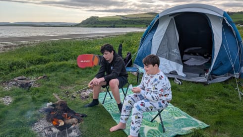 McHaggis – Stealth camper met 5 zitplaatsen en SUP's voor het verkennen van Schotland