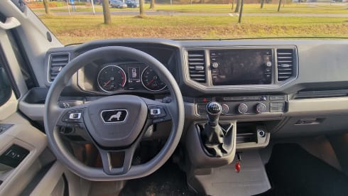 C35 –  Zeer luxe MAN-Knaus camper bus met groot vast bed 