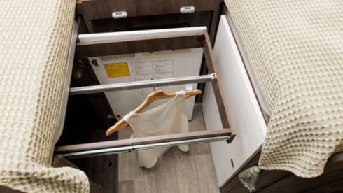 Benny – The family alcove with large garage