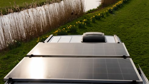 Gigi – 2p Mercedes Sprinter Off Grid (Bed 02m05!)