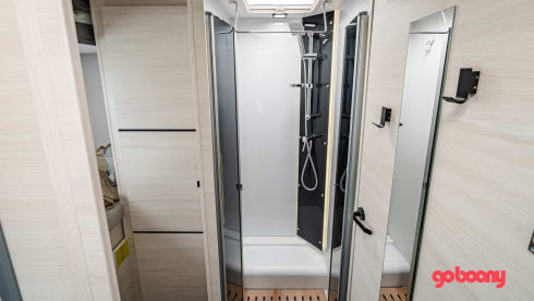 New/cozy fully equipped camper with spacious living room