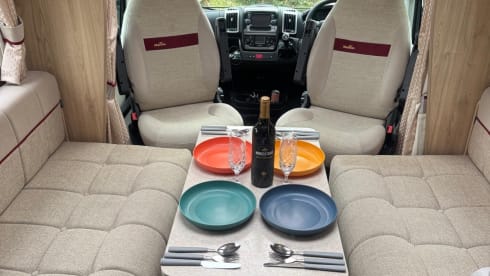 Cezar&Cleo – Eldis Majestic 185 , 4 Berth and 4 belt