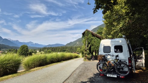 B&Bus – COZY AND COMFORTABLE VW CRAFTER CAMPER VAN