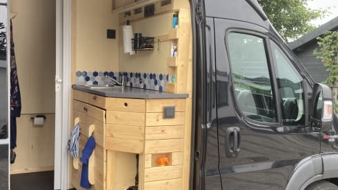 Fiat Ducato bus camper, 3 persons. 2.10 standing height!