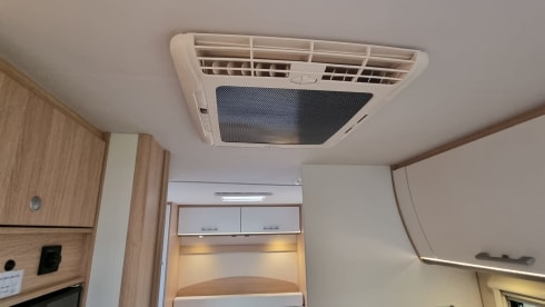 Ruime integraalcamper, van alle gemakken voorzien!  – 4 person Sunlight integral camper from 2019