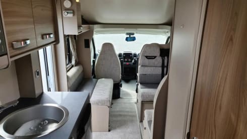 Ash – Luxury 6 Berth Motor home Perfect for Family Escapes