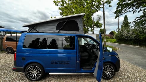 YR72XCE NOMAD –  4 Berth Nomad Camper Romford -Romford