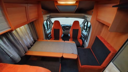 Louis  – Spacious 2 person Louis camper