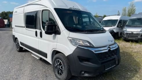 2p Pössl bus uit 2024