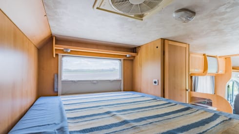 Neat 3-person camper, XXL garage, reversing camera, air conditioning