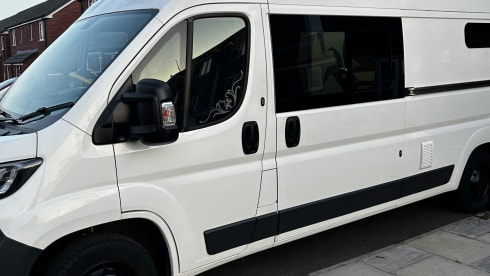 Annabel – Fabulous Off Grid Camper with Unique Design