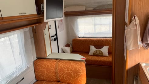 Greenshare – Camper Time Machine: Vintage Travel for Epic Adventures!
