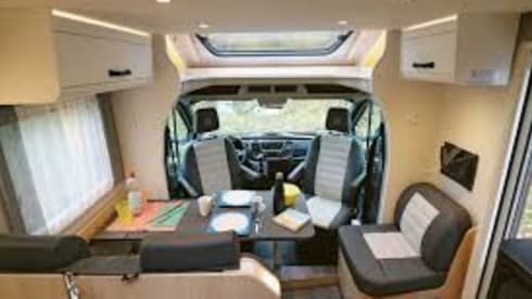Sunlight T680 – 4-person Semi-integrated Automatic 