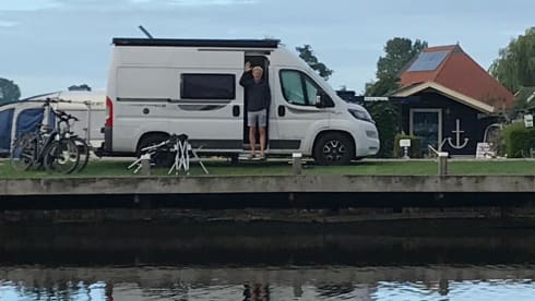 Soestdijk – 2 person bus camper from 2017, Roller Team Livingstone Prestige