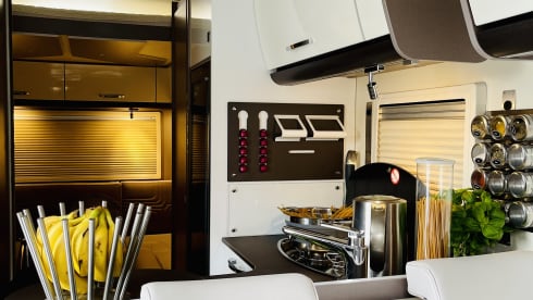 4. LeySi – Luxury mobile home Bürstner Lyseo TD744 Harmony