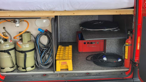 Big Red – 4p Volkswagen bus from 1999