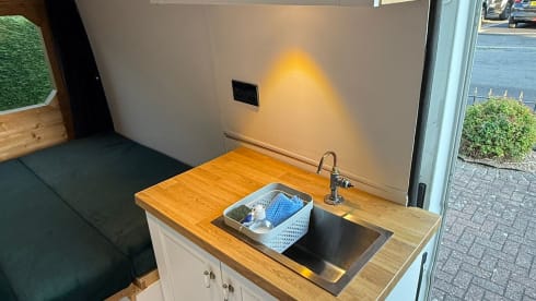 Ashton – Renault campervan met 2 slaapplaatsen uit 2012