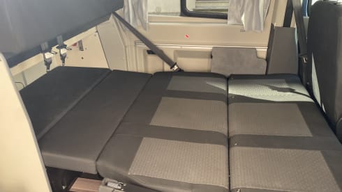 Dwight Schrute – À l'aventure avec un nouveau Ford Nugget Plus !