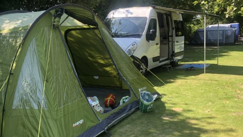 Vera –     Handcrafted Off-Grid Campervan 