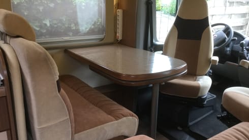 Luxurious spacious Burstner with 2 twin beds