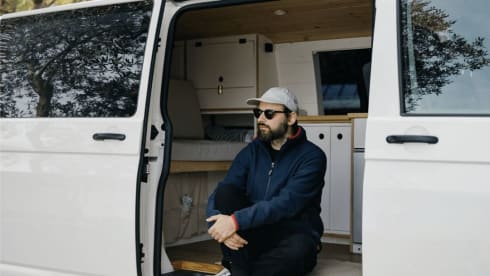 kampr – Converted Volkswagen campervan from 2021 (2p + child)