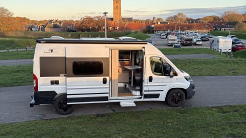 AmorA Campervan 6.0 meters for 2 persons with length beds