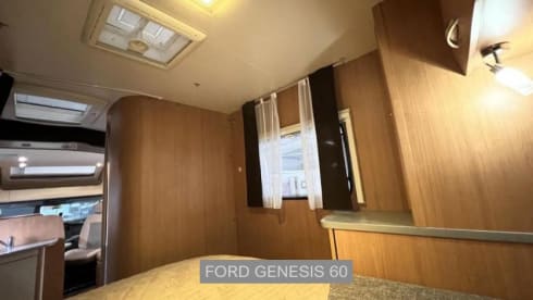 Luxury 4/5 person Ford Camper CHALLENGER with Queen bed.