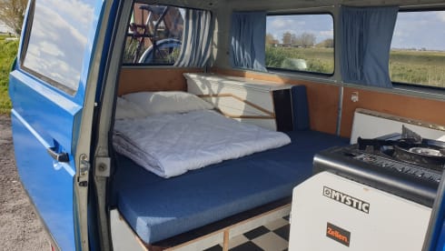 Mr. Blue Sky  – Retro VW T3 bus camper