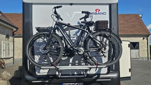 Luxury 4-person motorhome with bicycle rack and tow bar, model 2026
