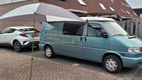 Huub – 4p adventurous Volkswagen t4 camper