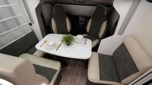 Mclouis avantgarde tot 5 personen – 5 persons semi-integrated Mc Louis Avantgarde
