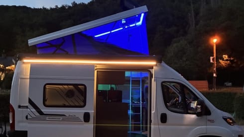 Campervan met pop up daktent – 4p Fiat bus uit 2026