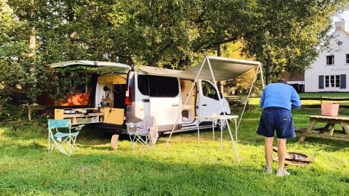 Van_dewereld – Van_dewereld - converted Renault Campervan