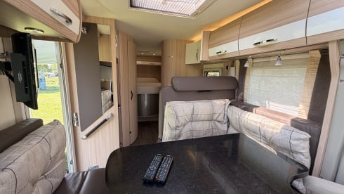 Burstner Nexxo T740 – 3p Bürstner semi-integrated uit 2015