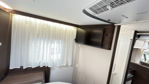 2022 Adria Matrix Supreme 670 SC 2.3