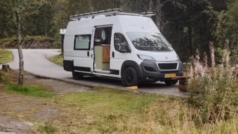 JOEY – 2-seater Peugeot bus from 2019