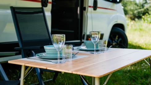 YOURMOMENTS_Vanlife  – Escape to nature with our luxurious off-grid camper bus 