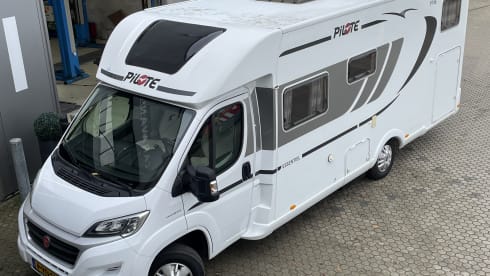 Beautiful Pilote 4-person camper