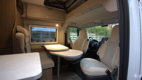 4p Carado bus uit 2023