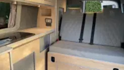 Daisy Dub – Stunning T5 Campervan conversion- Daisy 